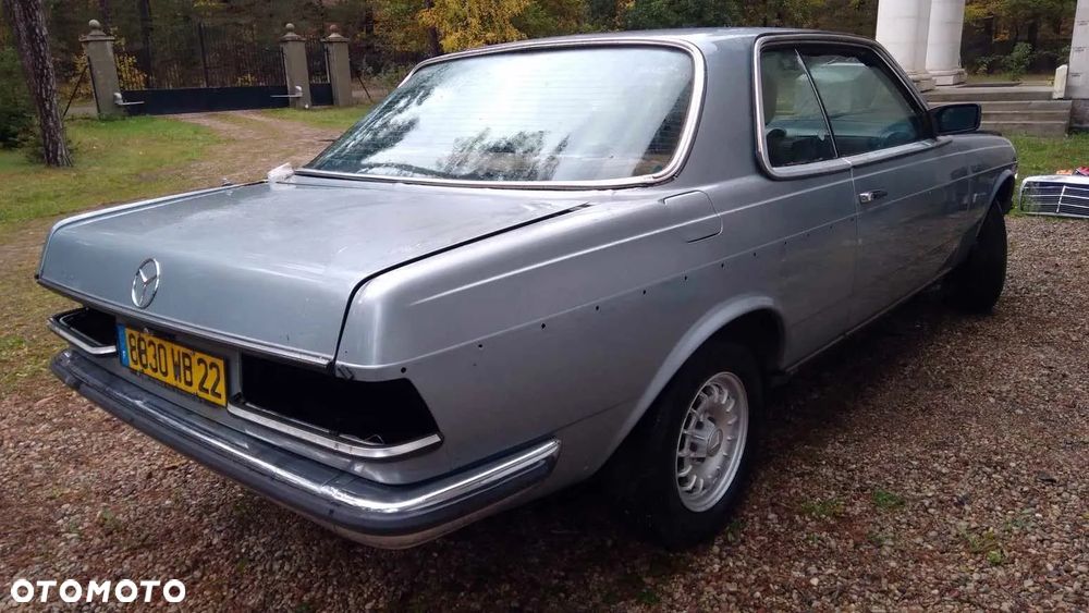 Mercedes-Benz W123 - 1