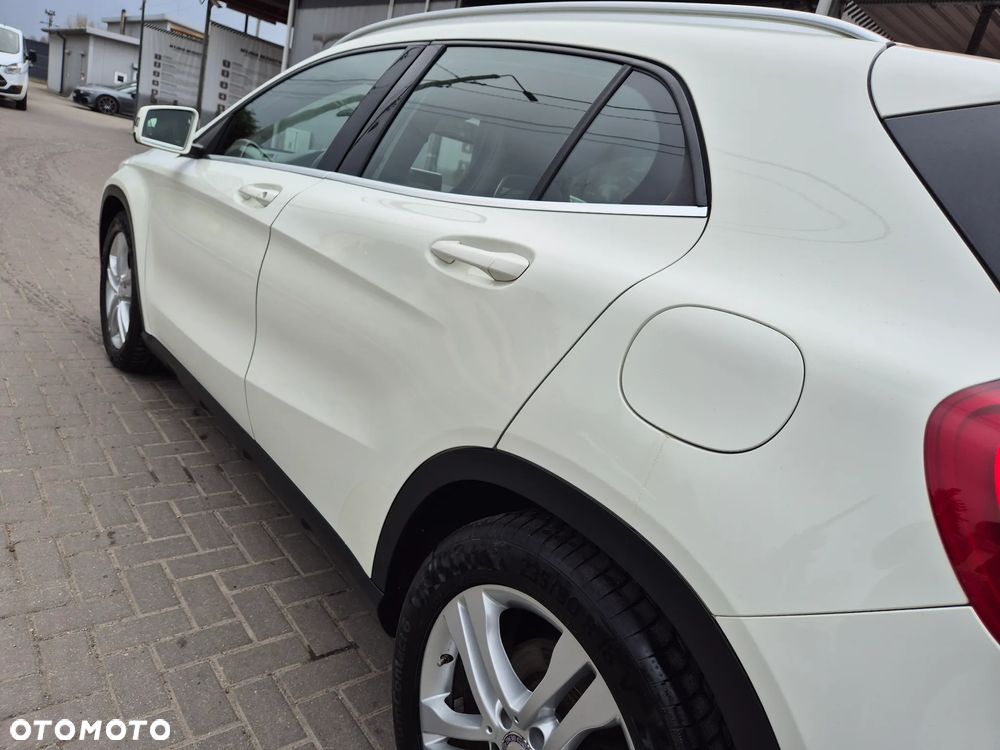 Mercedes-Benz GLA 200 Urban - 24