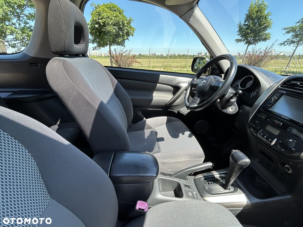 Toyota RAV4 2.0 VVT-i Sol - 11