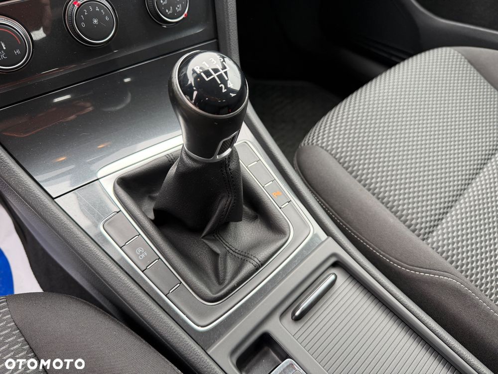 Volkswagen Golf 1.6 TDI BMT Comfortline - 21