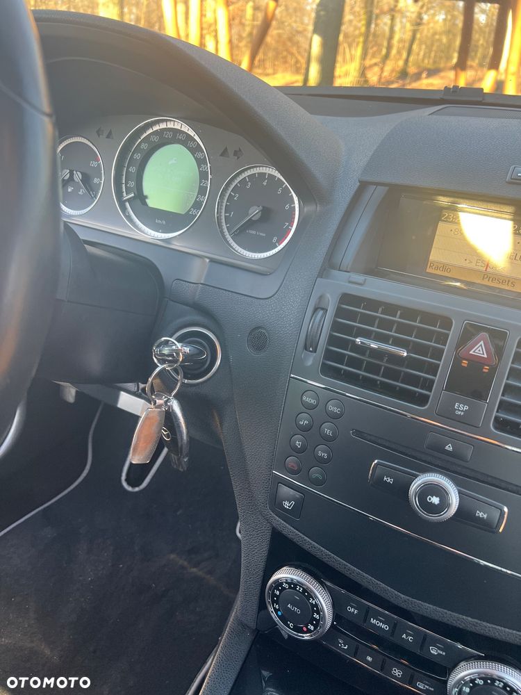 Mercedes-Benz Klasa C 180 Kompressor BlueEFFICIENCY Elegance - 17