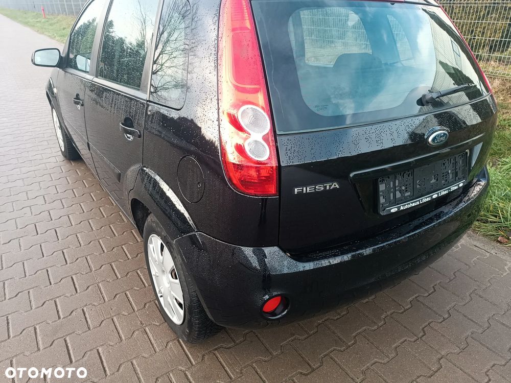 Ford Fiesta 1.4 Ambiente - 32