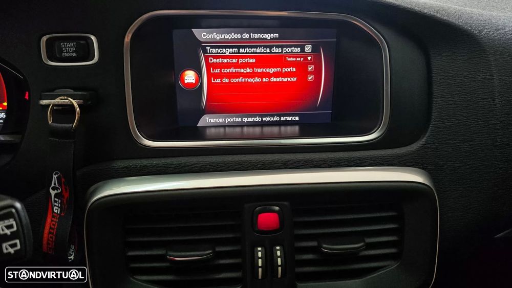 Volvo V40 2.0 D2 Momentum Geartronic — fotografia 38