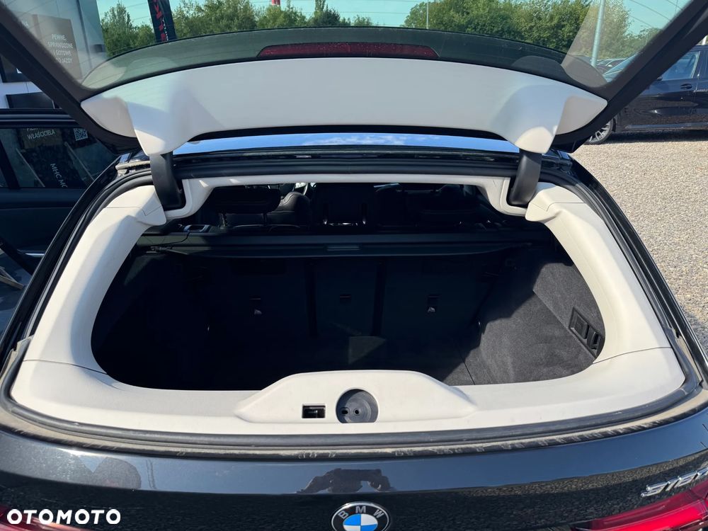 BMW Seria 3 318d MHEV - 23