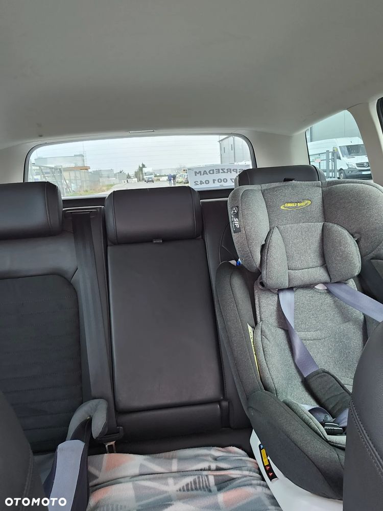 Volkswagen Passat 1.6 TDI SCR DSG Conceptline - 13