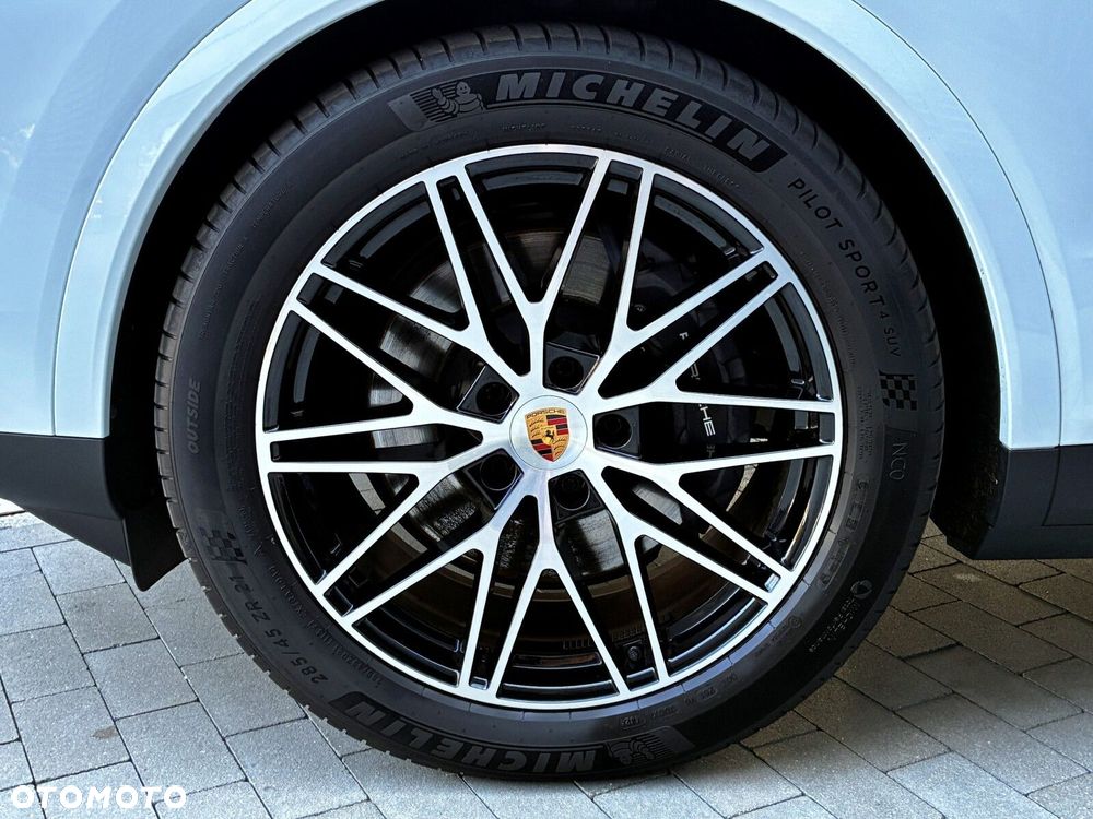 Porsche Cayenne - 16
