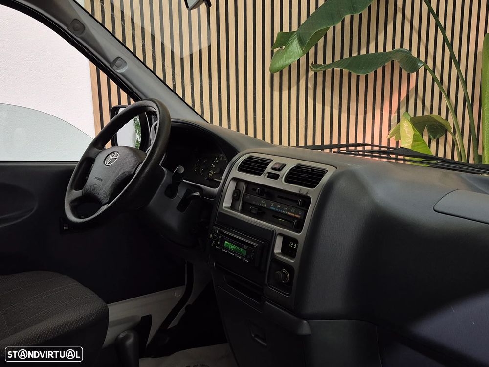 Toyota HiAce 2.5 D-4D Service 2.8T - 11