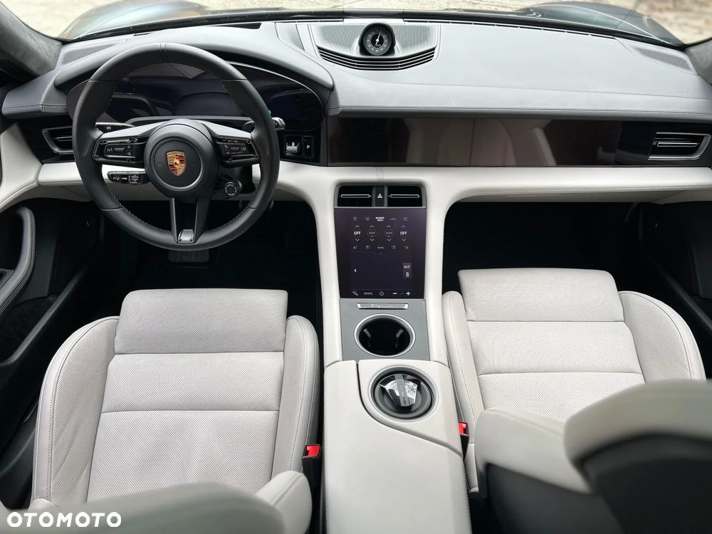 Porsche Taycan GTS Sport Turismo - 3