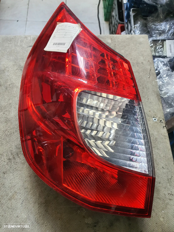 FAROLIM ESQUERDO RENAULT SCENIC I / 8200474328