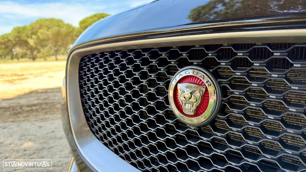 Jaguar F-Pace 25d AWD Aut. R-Sport - 37