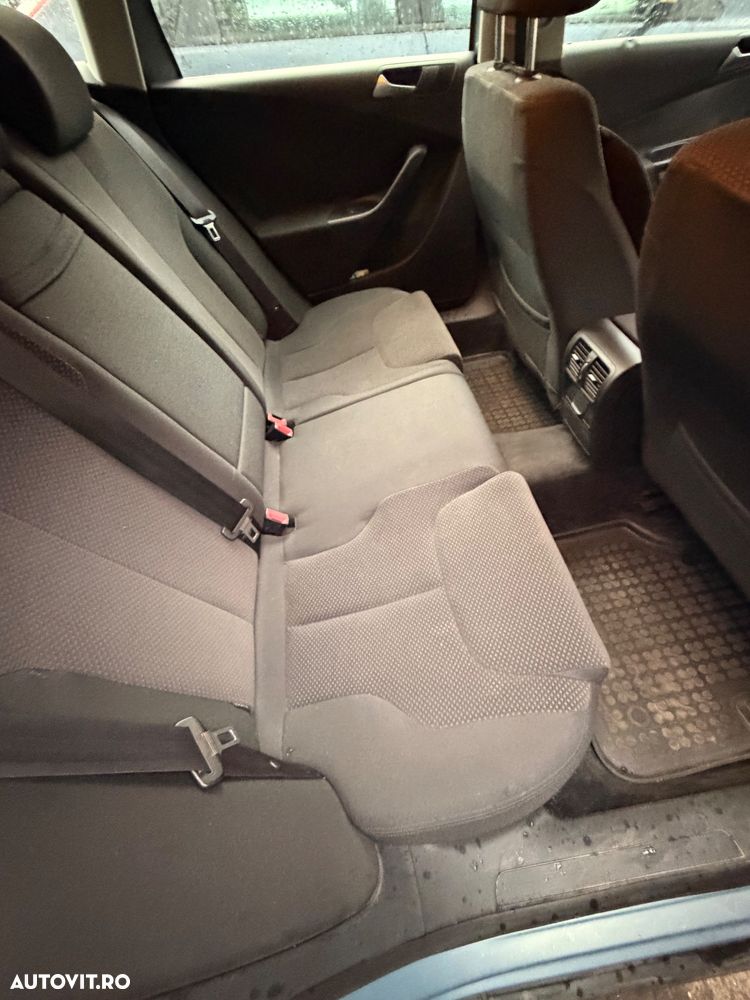 Volkswagen Passat - 11