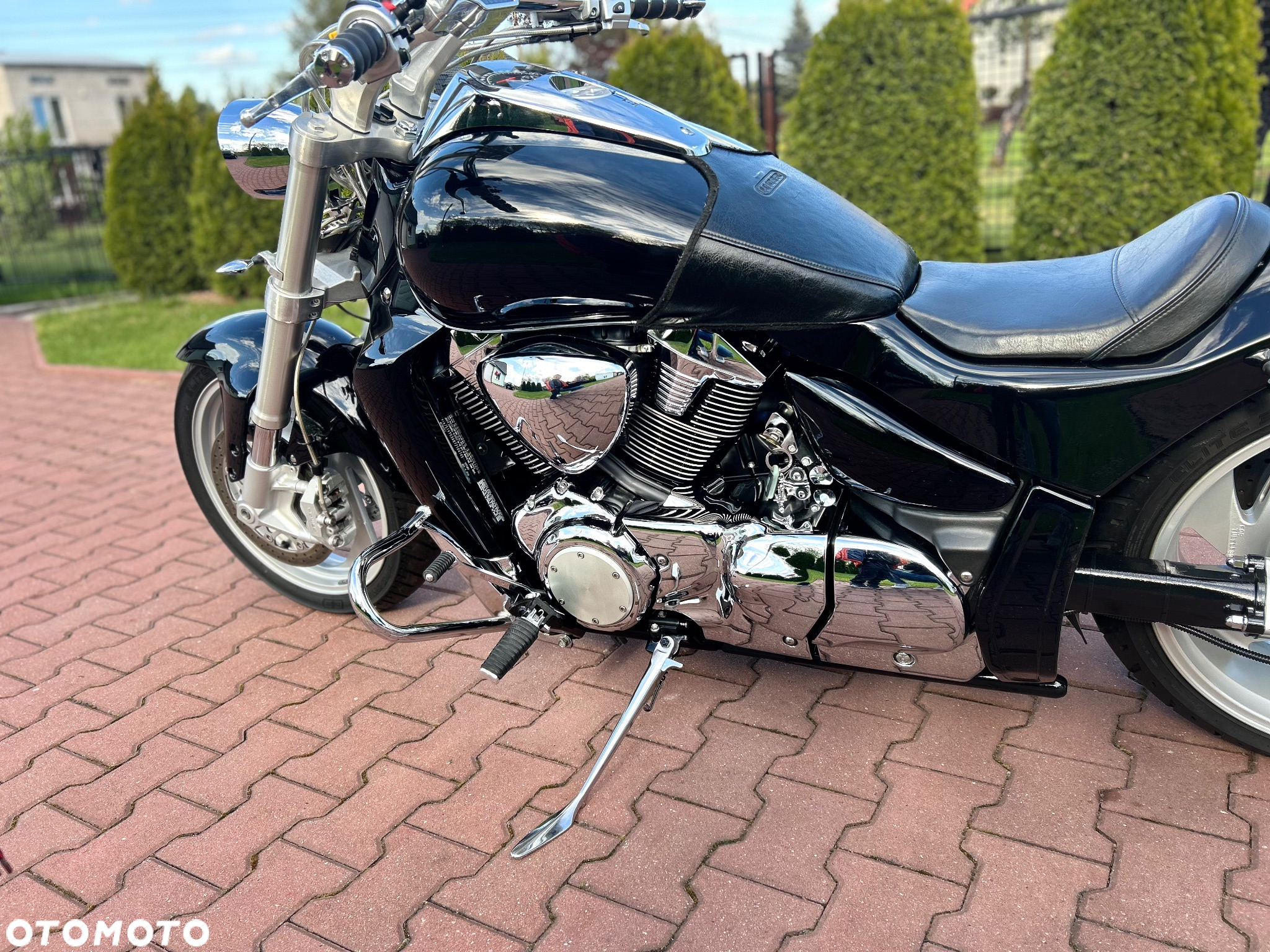Suzuki Intruder - 10
