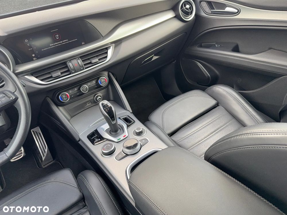 Alfa Romeo Stelvio 2.0 Turbo Veloce Q4 - 18