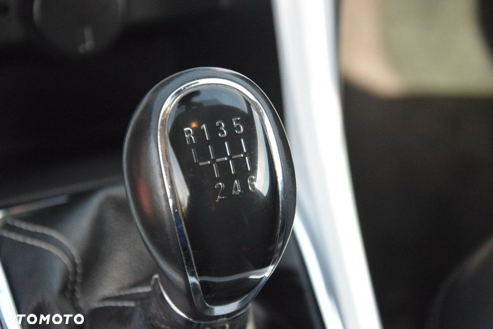 Opel Astra 1.6 Turbo Innovation - 28