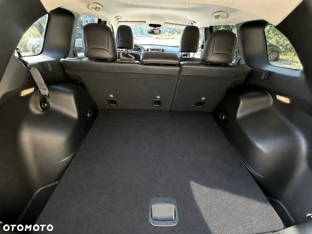 Jeep Cherokee - 19