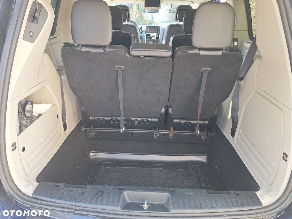 Chrysler Town & Country - 21