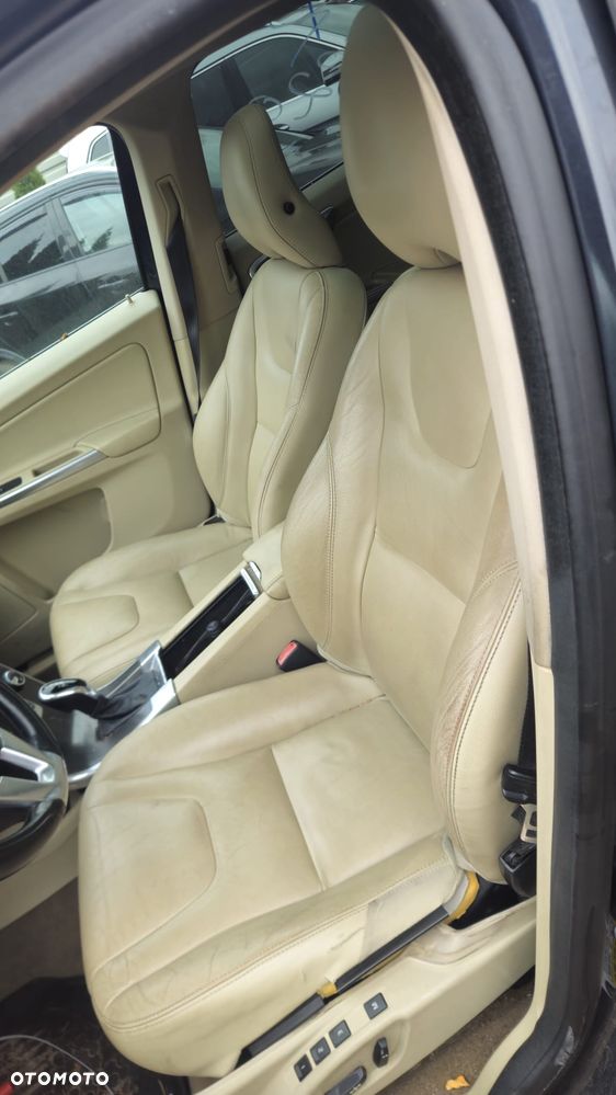 Volvo XC 60 3.2 AWD Momentum - 10