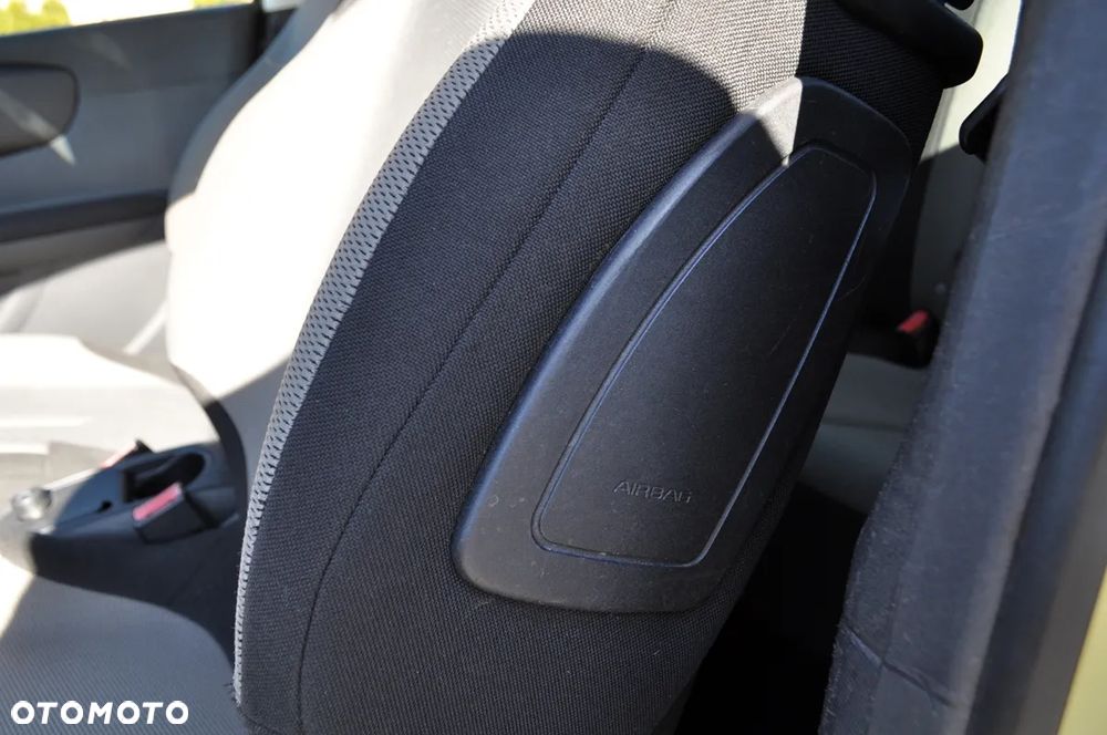 Citroën C4 1.6 HDi Impress - 28