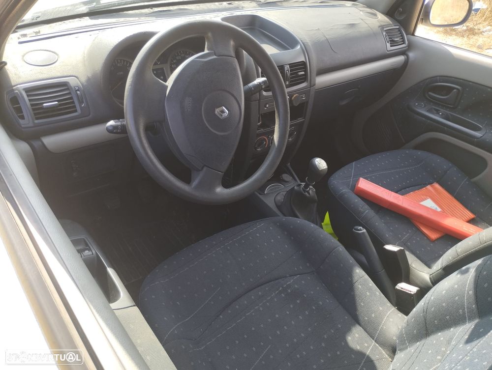 Renault Clio 1.5 dCi Authentique - 4