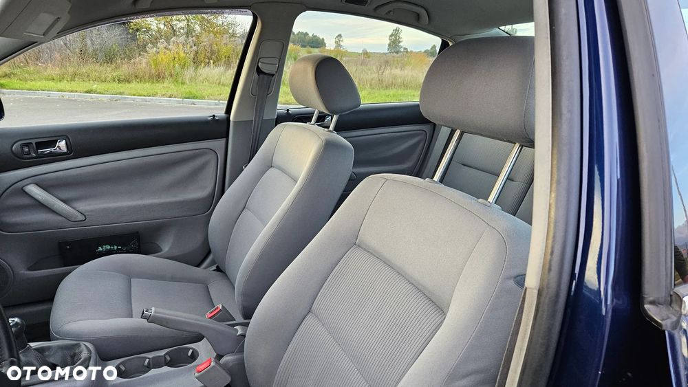 Volkswagen Passat 1.8T Basis - 33