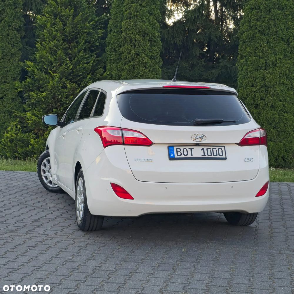 Hyundai i30 blue Kombi 1.6 GDi Passion - 14