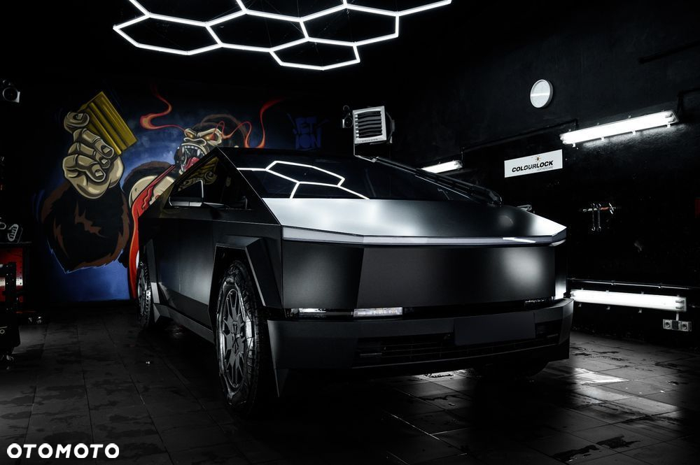 Tesla Cybertruck - 20