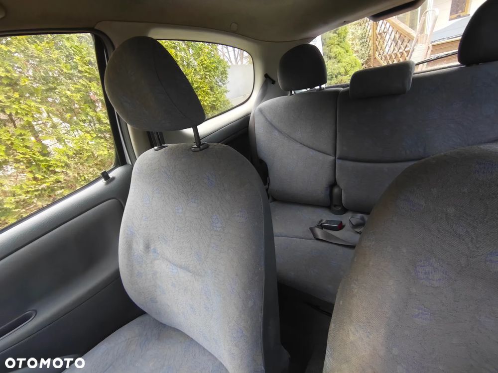 Toyota Yaris 1.0 Base - 11