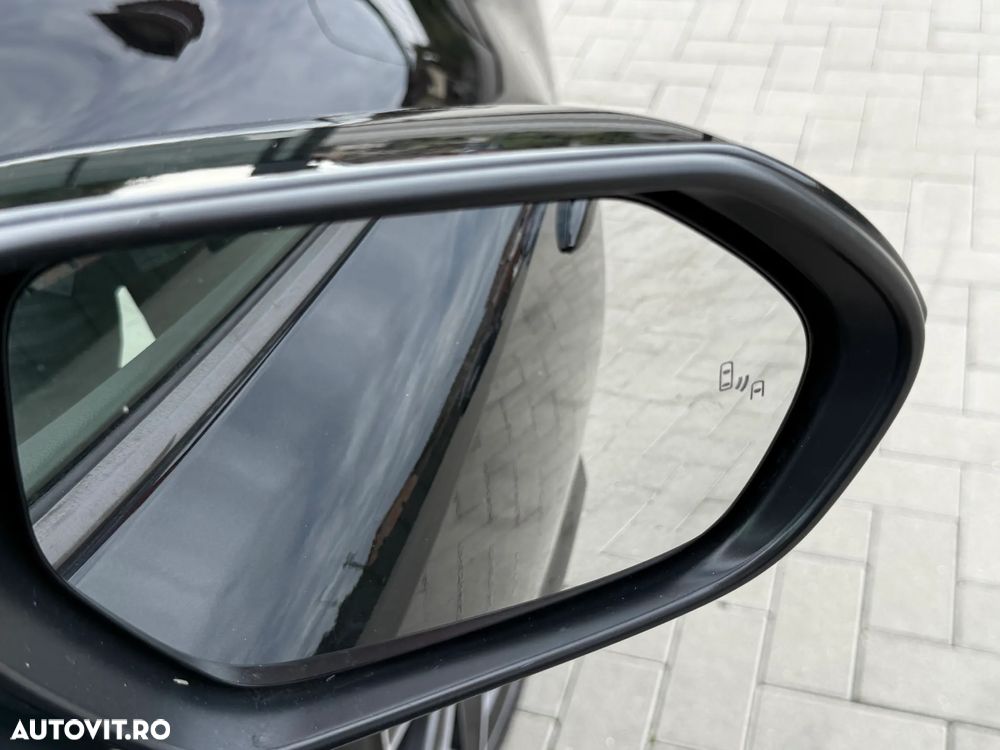 Toyota Corolla 2.0 HSD Exclusive Plus GR Sport Bi-Tone - 19