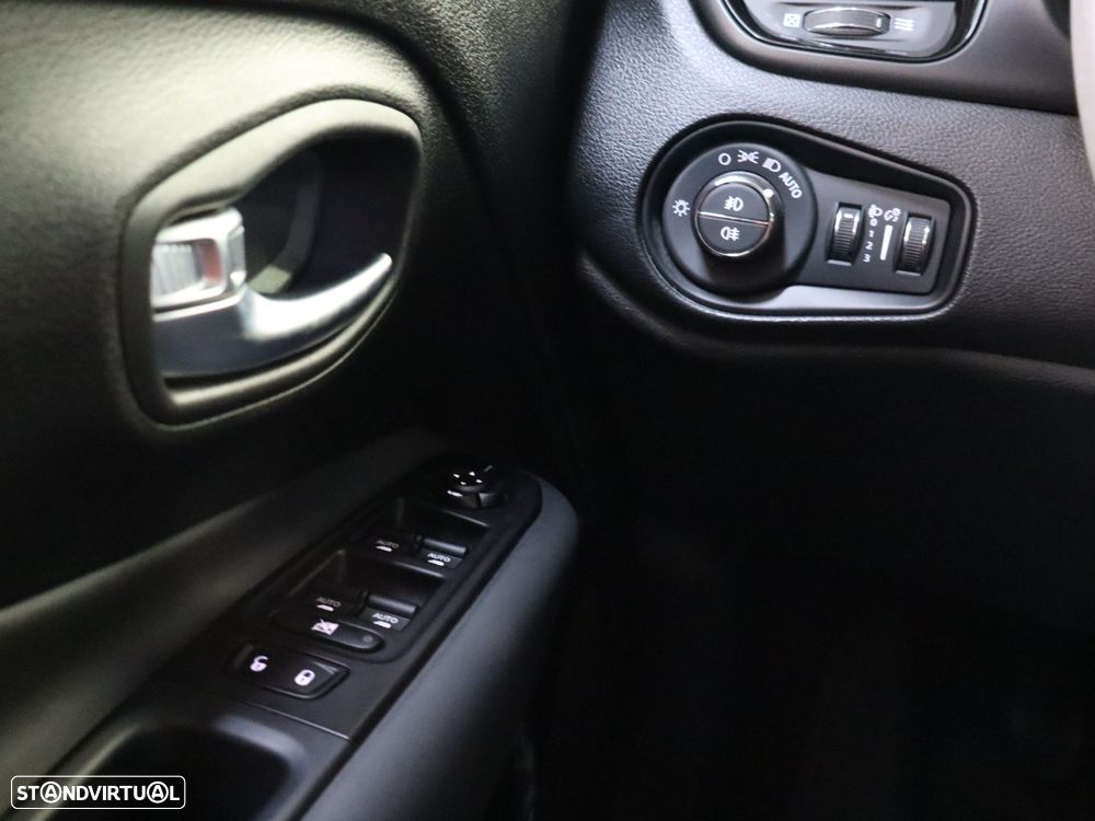 Jeep Renegade 1.0 T Night Eagle - 12