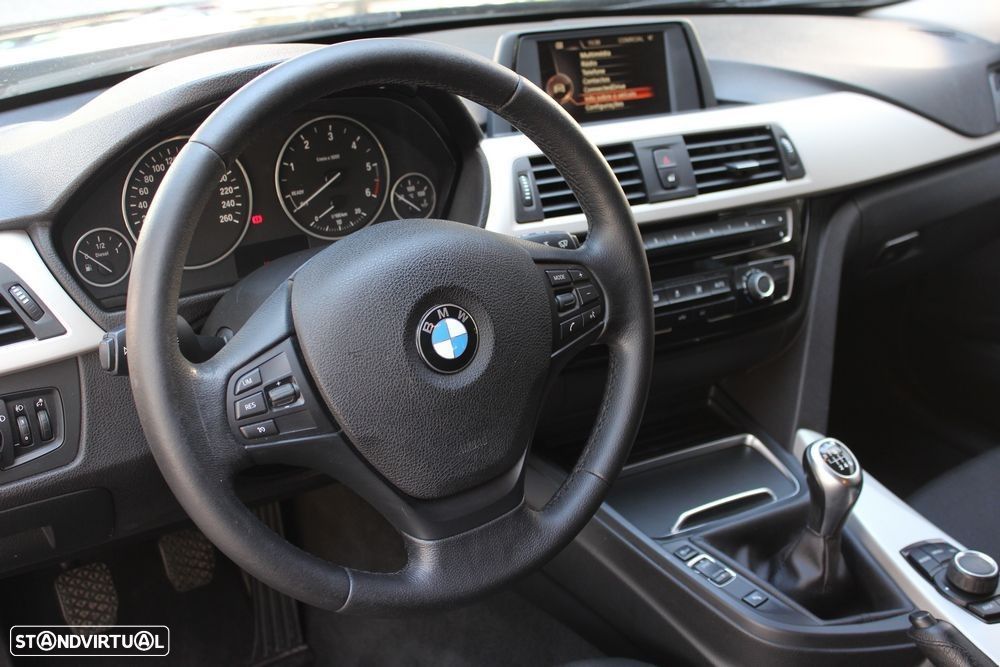 BMW 320 d Touring EfficientDynamics - 10