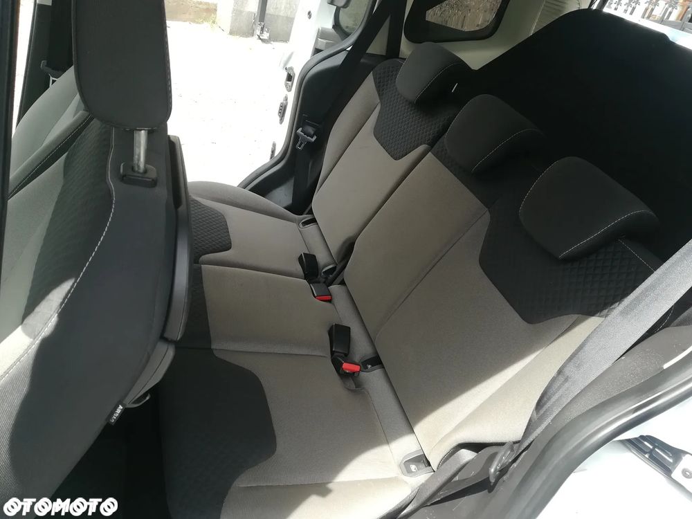 Ford Tourneo Courier - 12