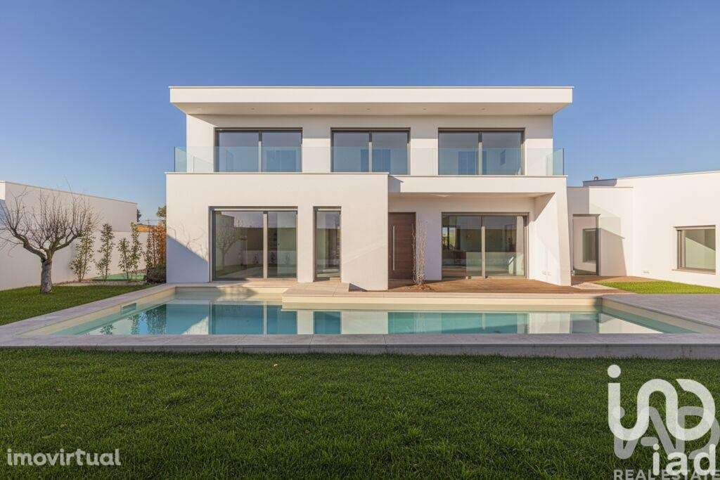 Casa / Villa T4 em Charneca de Caparica e Sobreda - Grande imagem: 2/23