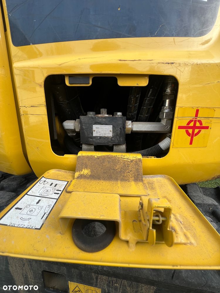 Komatsu PC26MR-5 - 16