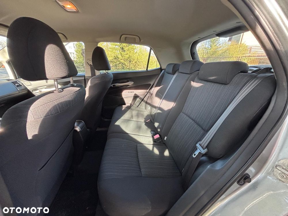Toyota Auris 1.33 VVT-i Premium + - 32