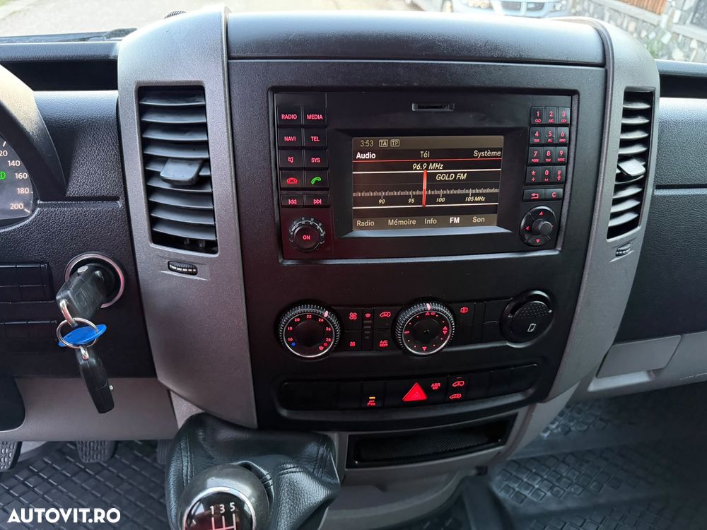 Volkswagen Crafter 2.0 CD MWB - 11