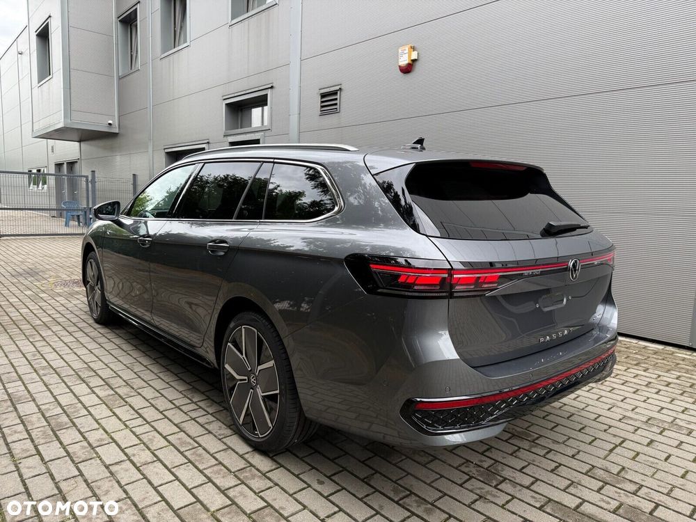 Volkswagen Passat Variant 1.5 TSI eHybrid PHEV 200kW R-Line Plus DSG - 4
