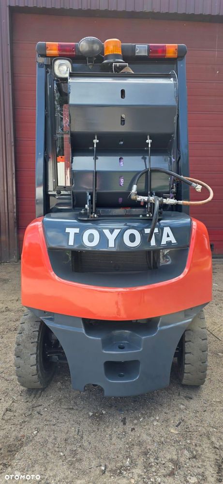 Toyota wózek widłowy TOYOTA 8FGF25 z obrotnicą Bolzoni 360 idealny stan jak NOWY - 4