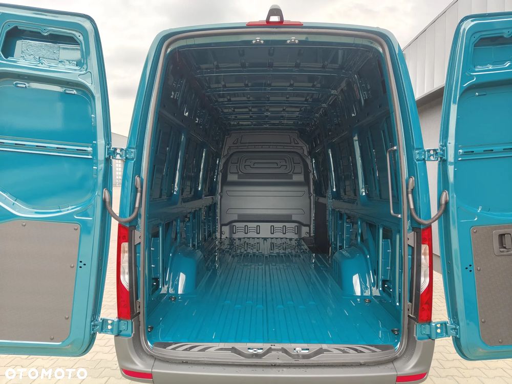 Mercedes-Benz Sprinter - 15