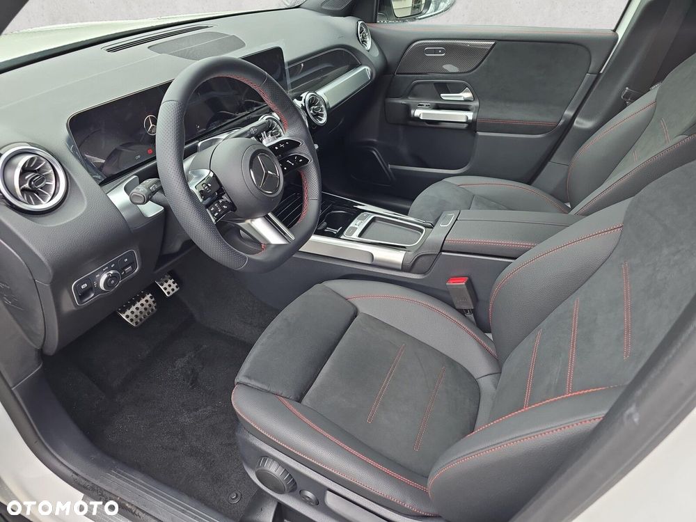 Mercedes-Benz GLB - 11