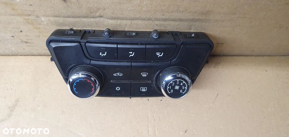 Panel nawiewu klimatyzacji klimy Opel Zafira C 13429876 - 2