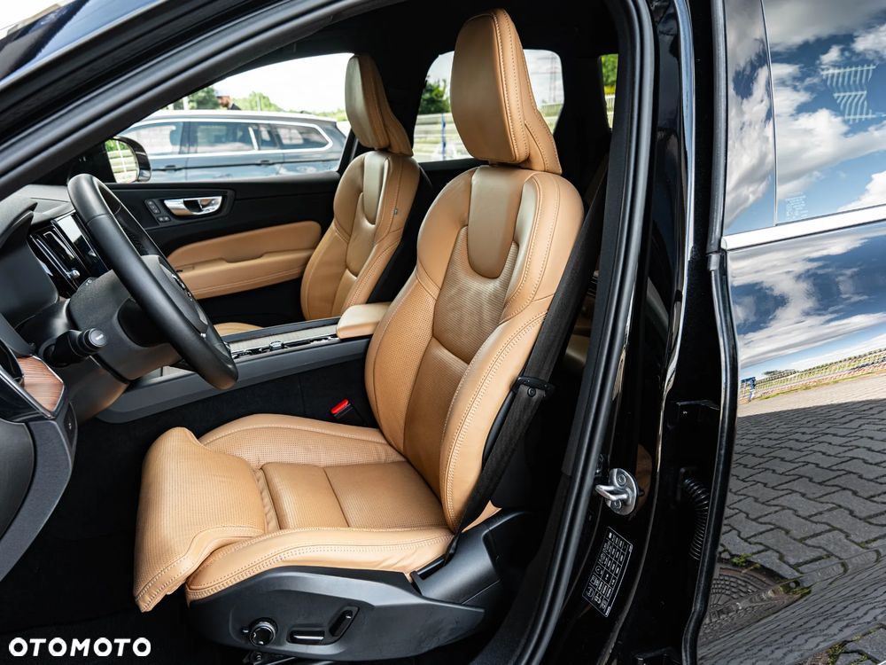 Volvo XC 60 B4 D AWD Ultimate Bright - 23