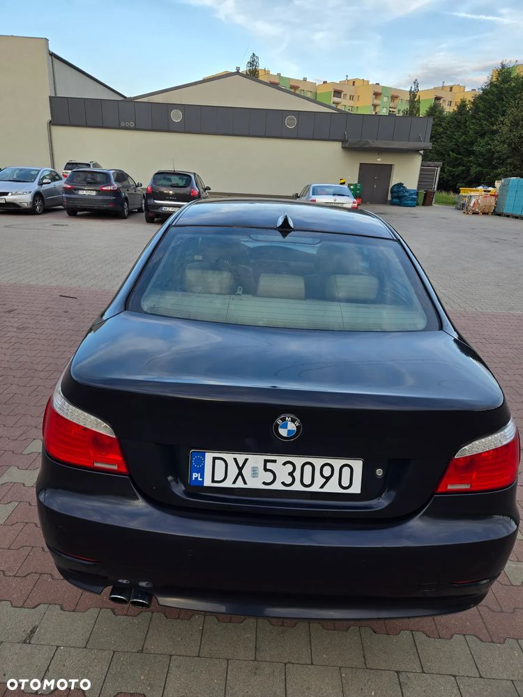 BMW Seria 5 525d - 33