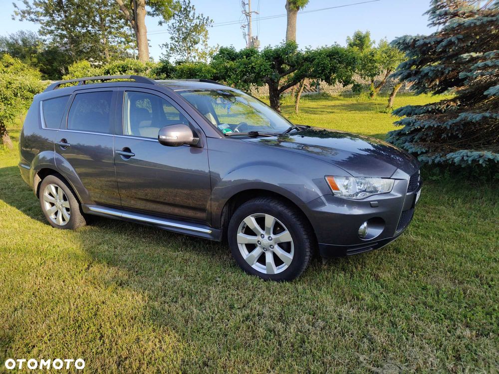 Mitsubishi Outlander - 2