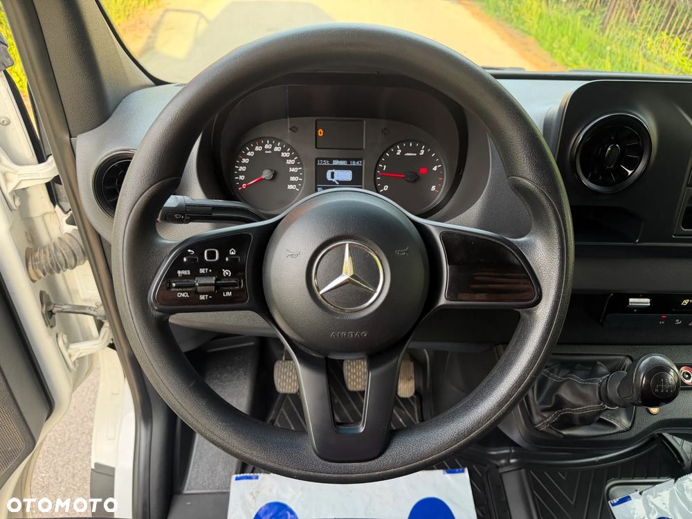 Mercedes-Benz SPRINTER - 22