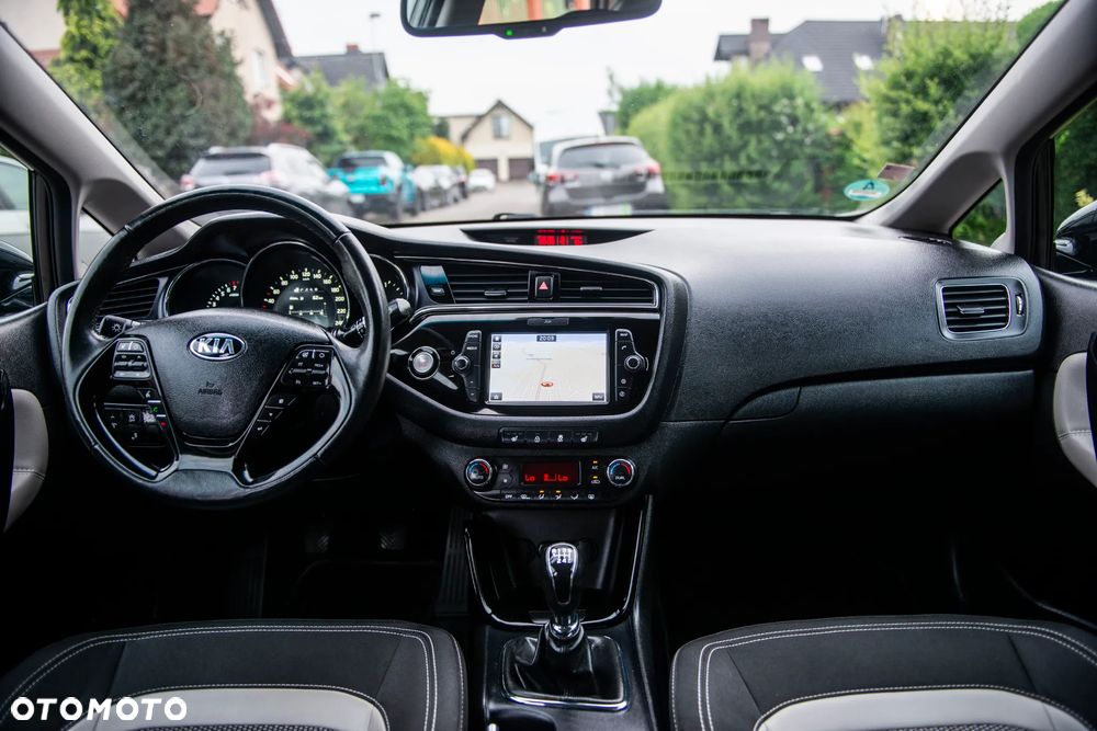Kia Ceed 1.6 GDI ISG Platinum Edition - 31