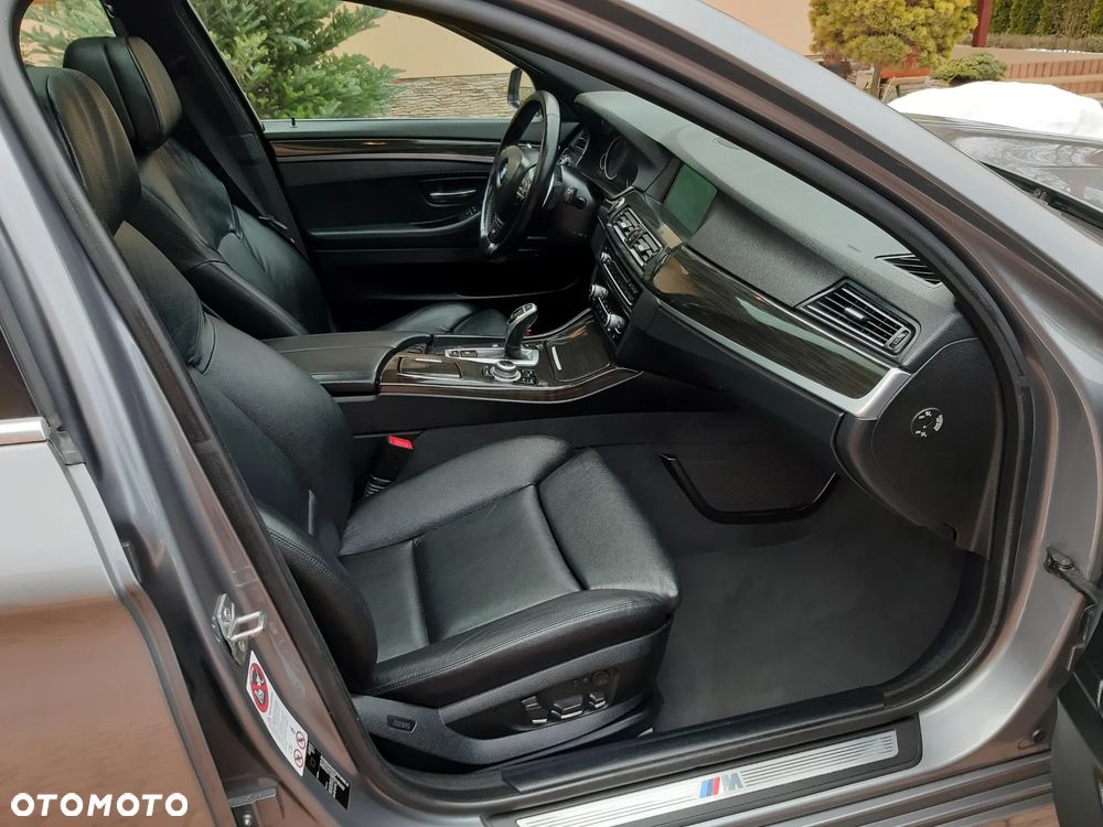 BMW Seria 5 520i Sport-Aut - 31
