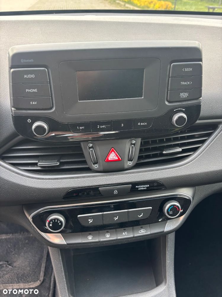 Hyundai i30 1.5 DPI Classic + - 24