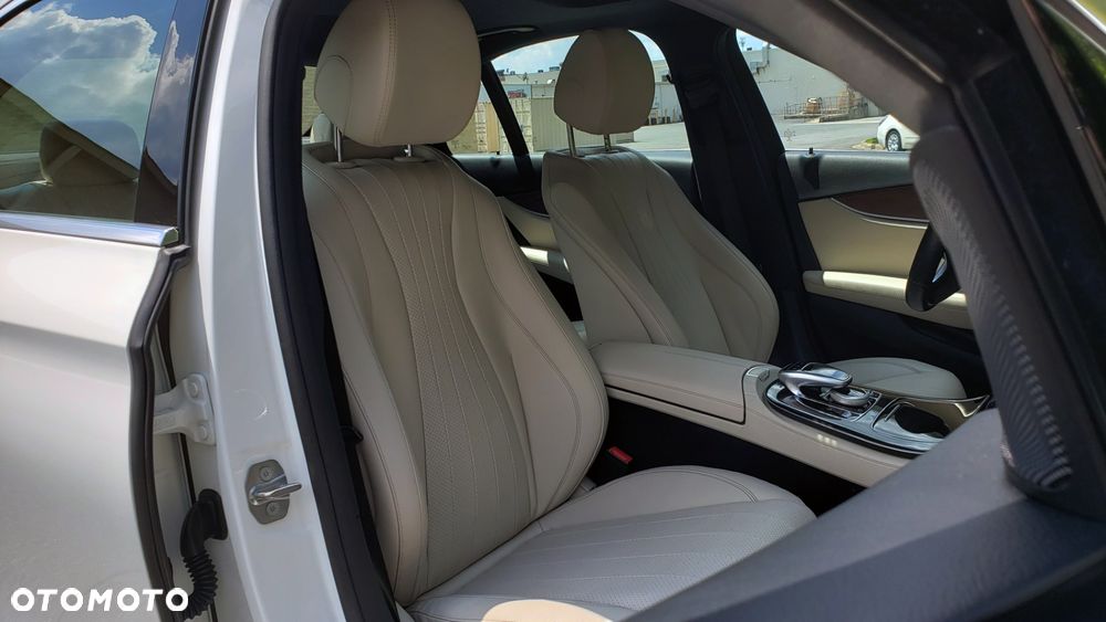 Mercedes-Benz Klasa E 300 9G-TRONIC - 27
