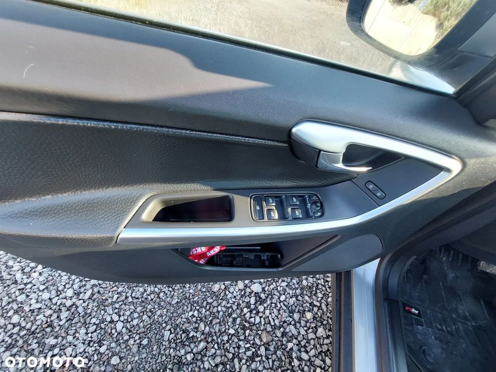 Volvo XC 60 D5 AWD - 12