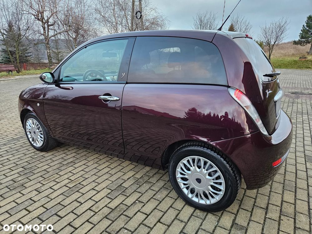 Lancia Ypsilon 1.4 8V Platino (4 os.) - 11